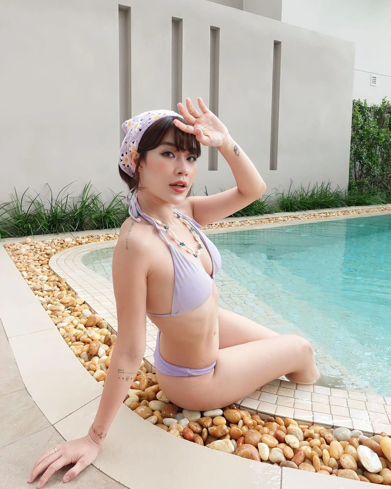 Cô nàng từng gây sốt khi chăm diện bikini khoe đường cong sau sinh con đầu lòng.