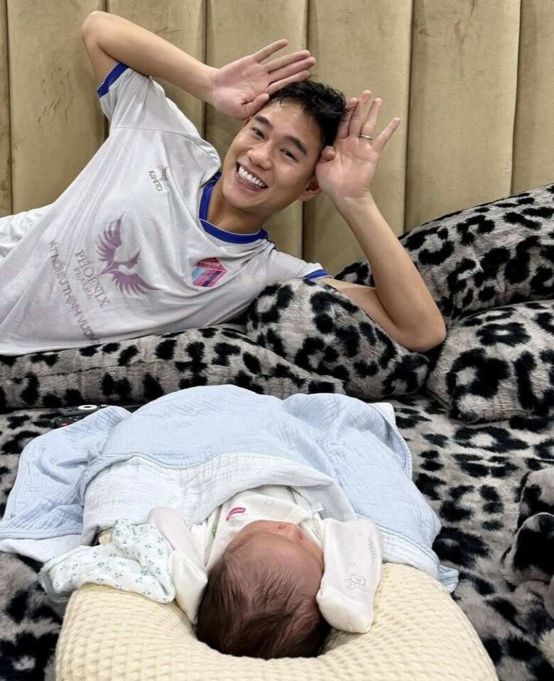 Hot girl Hà Nội sinh con với amp;#34;anh bán phở 1m86 điển trai nhất VTVamp;#34;: Chồng vụng về, chu đáo trong lần đầu làm bố - 2