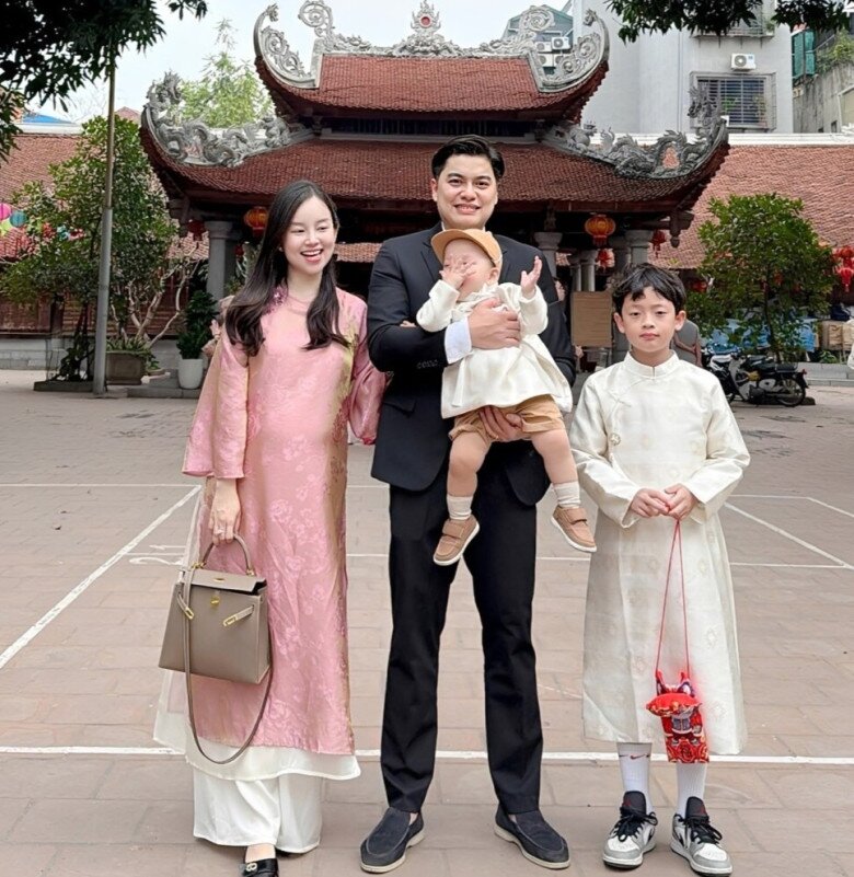 Con trai lớn của Ly Kute ngày một khôi ngô còn bé thứ 2 kháu khỉnh đáng yêu.