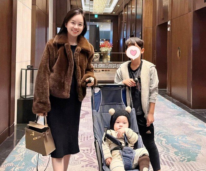 9X vừa dưỡng thai vừa dành thời gian chăm sóc gia đình nhỏ.