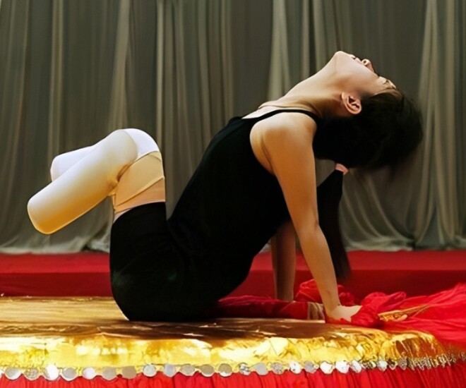 Liêu Trí - vũ công xinh đẹp Trung Quốc vẫn tiếp tục đam mê múa dù đã mất đi 2 chân.