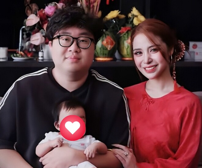 Chị Kim bên chồng Đài Loan và con đầu lòng.