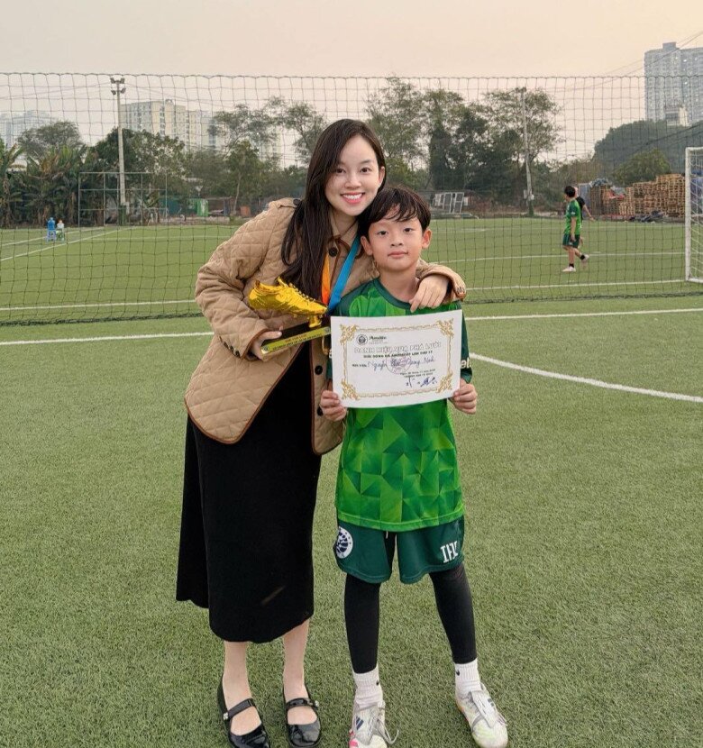 Mỹ nhân Nhật ký Vàng Anh bầu lần 3 với ông xã ngành công an: Bụng amp;#34;vượt mặtamp;#34; vẫn xinh, U40 tậu nhà khắp Hà Nội - 5