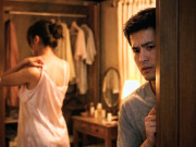 Bà bầu - Nghe lời mẹ lấy gái hàng xóm ế lâu năm, đêm tân hôn nhìn cảnh em thay đồ mặt tôi tái mét