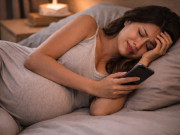 Bà bầu - Nửa đêm xem phim, tôi khóc nhắn cho chồng cũ nhưng cách anh phản hồi khiến tôi như chết lặng