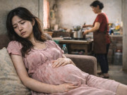 Bà bầu - Nhà ngoại mang 8kg móng giò sang bồi bổ con gái mới đẻ, mẹ chồng nấu xong mang cho con trai ăn sạch nồi