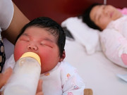 Cô gái bất ngờ đẻ con sau khi bị một luồng gió lạ thổi vào vùng dưới, bác sĩ nói: Không hẳn là bịa chuyện