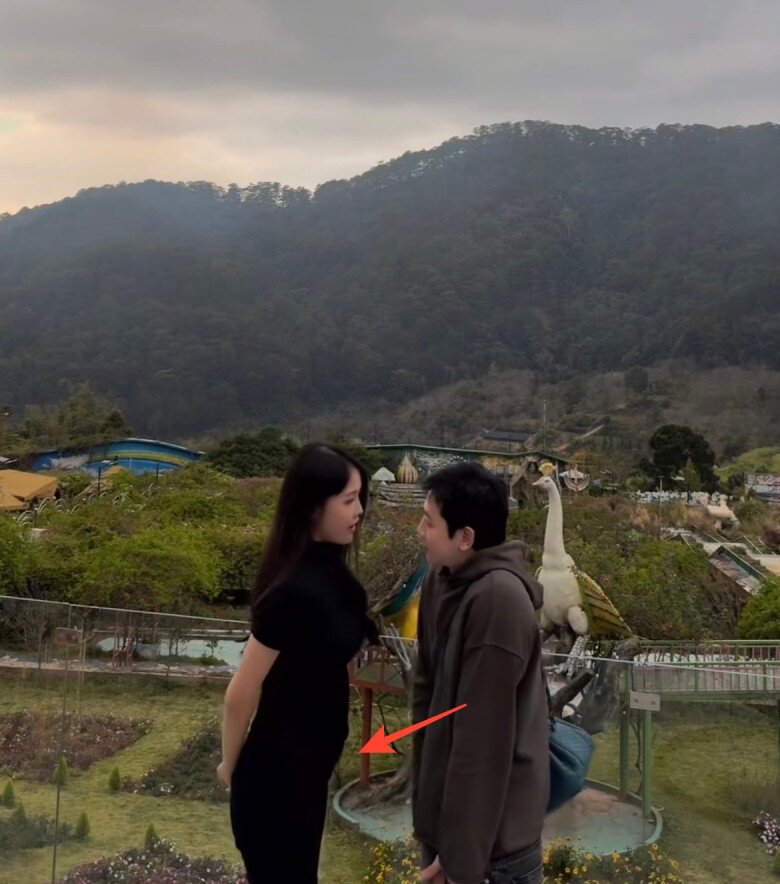 Đi Đà Lạt với amp;#34;hồng hài nhiamp;#34;, mỹ nhân chân dài 1m2 lộ loạt dấu hiệu mang bầu, dân tình giục đẻ vì gen quá đỉnh - 2