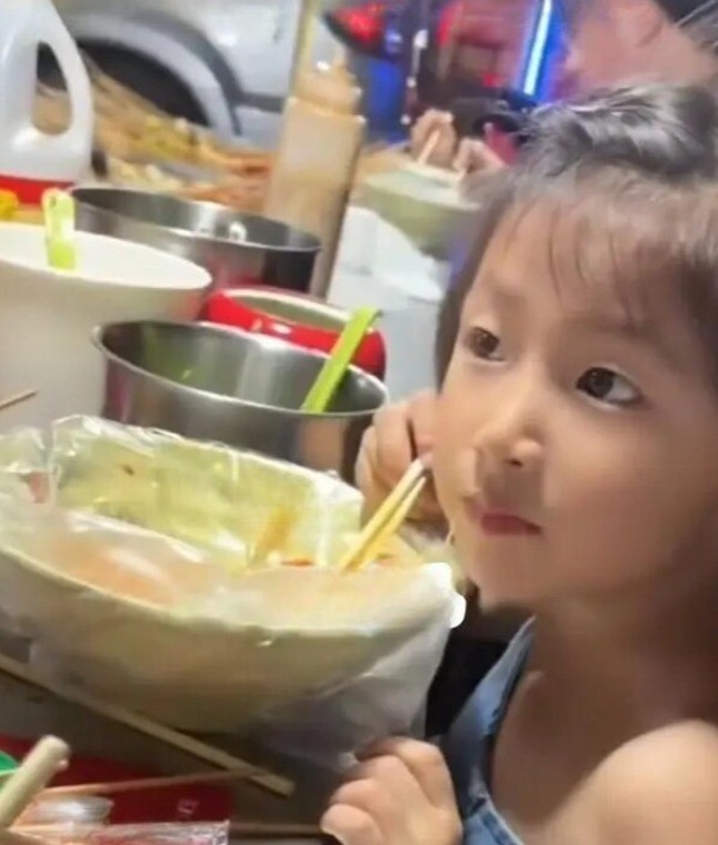 Cô con gái thứ 3 vô cùng đáng yêu.