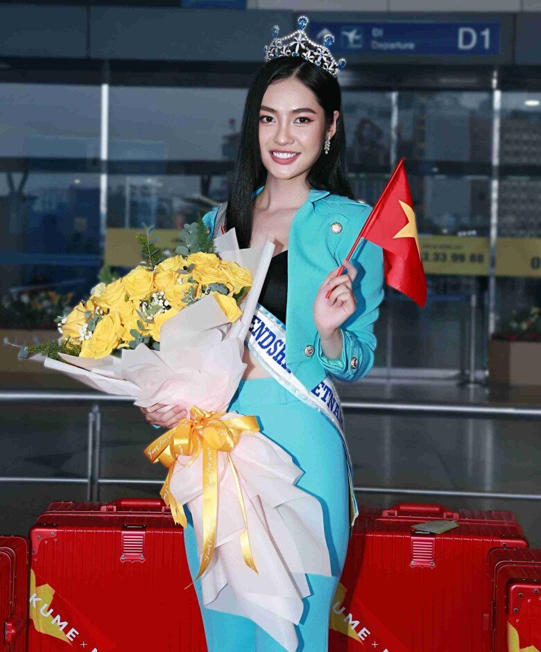 9X giành ngôi Hoa hậu ở tuổi 23 với sắc vóc cực phẩm.