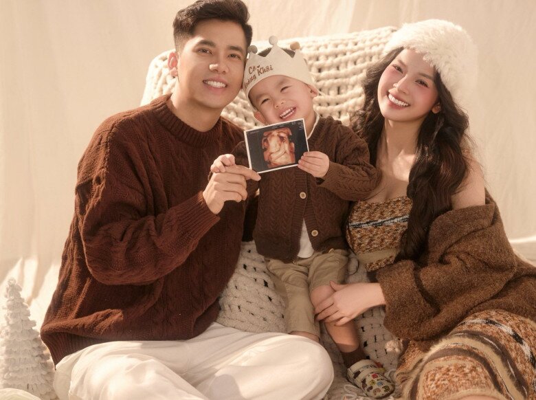 Á khôi Hà Nội 2025 khoe bụng đẹp nõn nà láng mịn không vết rạn, chồng con đẹp như nam thần - 5