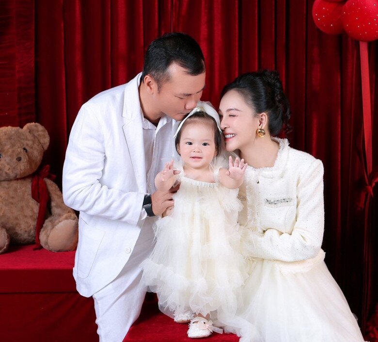 Nữ MC cho biết vợ chồng cô sắp đón thêm một tiểu công chúa.