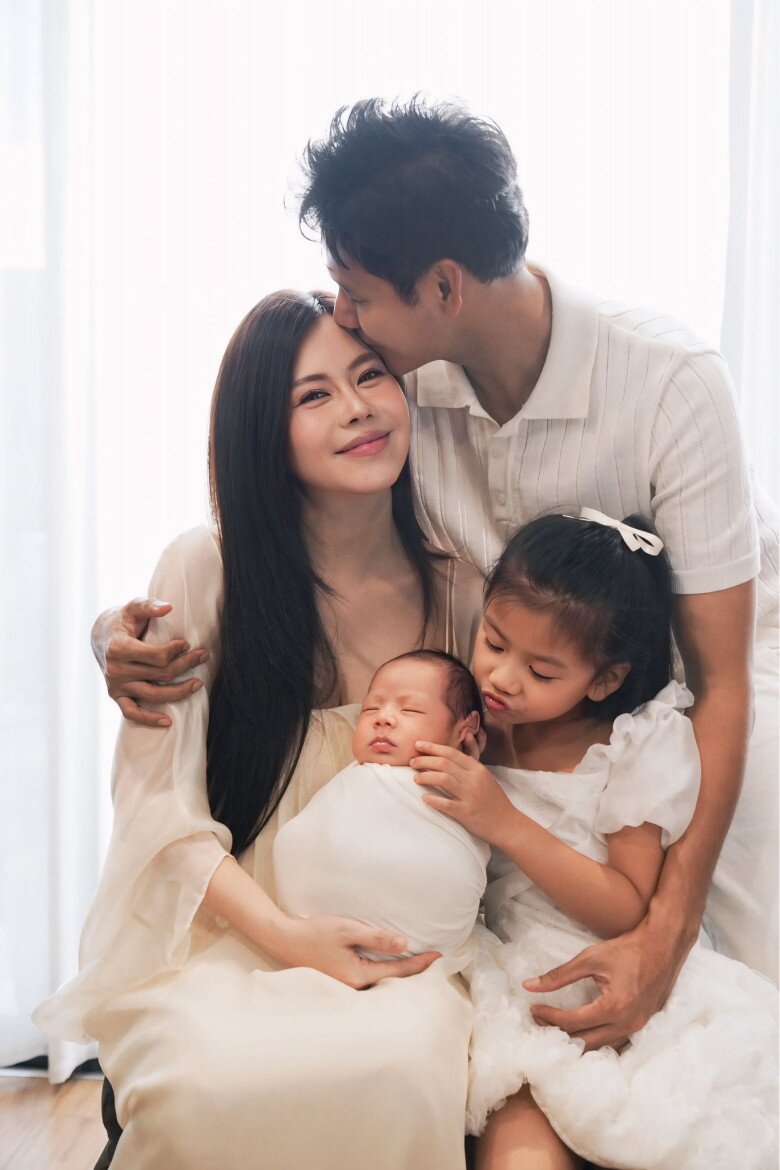 DV Vũ Ngọc Ánh đẻ con thứ 2 với Anh Tài: amp;#34;Con gái lớn hiểu chuyện, sẵn sàng ngủ với ông bà nhường mẹ chăm emamp;#34; - 8