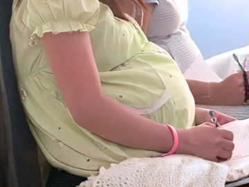 Bà bầu - Cuộc sống của bé gái 12 tuổi sinh con với bạn trai 13 tuổi gây xôn xao 10 năm trước giờ ra sao?