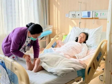 Bà bầu - Cô đơn vì con đi nước ngoài, cặp vợ chồng già rủ nhau đẻ thêm đứa nữa, không ngờ xác lập kỷ lục "khủng"