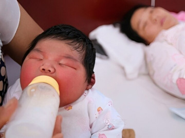 Bà bầu - Cô gái bất ngờ đẻ con sau khi bị một luồng gió lạ thổi vào vùng dưới, bác sĩ nói: Không hẳn là bịa chuyện