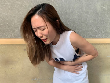 Bà bầu - Cô gái 29 tuổi đẻ xong thấy cơ thể bốc mùi khó chịu, vào viện khám bác sĩ lắc đầu: "Đã quá muộn"