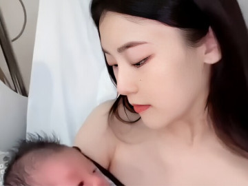 Nhan sắc “thần tiên tỷ tỷ” của mẹ bầu trên bàn đẻ khiến bác sĩ nức nở, nhìn sang chồng dân tình liền đổi thái độ