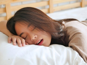 Bà bầu - Chị dâu ở cữ không ăn nổi cơm mẹ chồng nấu, em chồng thấy thương lén ăn giúp, kết cục phải nhập viện cấp cứu