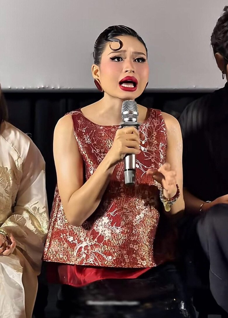 Thời gian gần đây, con gái NSƯT Lê Giang liên tục bị soi vòng hai lùm lùm.