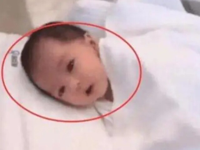 Bé gái vừa chào đời đã đẹp như thiên thần, y tá cũng phải thốt lên: "Chưa từng thấy bao giờ"