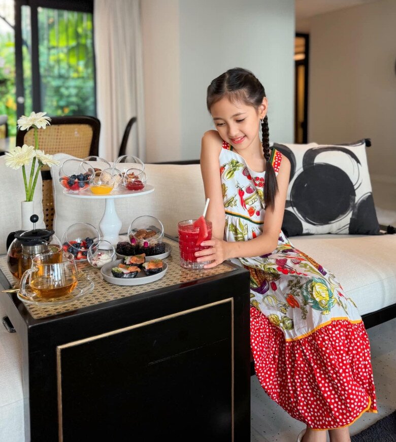 Con gái Hoa hậu Hà Kiều Anh xinh như thiên thần tuổi lên 11, cùng mẹ làm hành động ý nghĩa mỗi dịp Tết Nguyên đán - 17