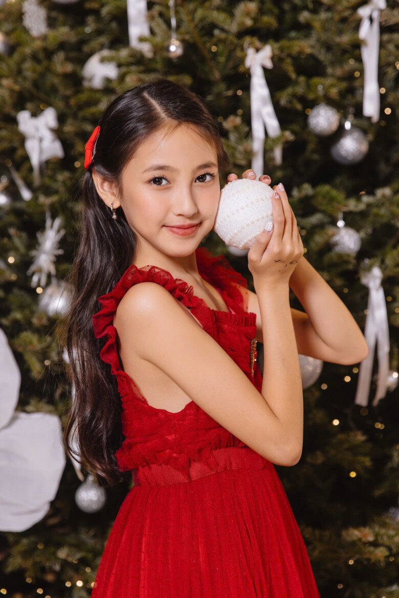 Con gái Hoa hậu Hà Kiều Anh xinh như thiên thần tuổi lên 11, cùng mẹ làm hành động ý nghĩa mỗi dịp Tết Nguyên đán - 24