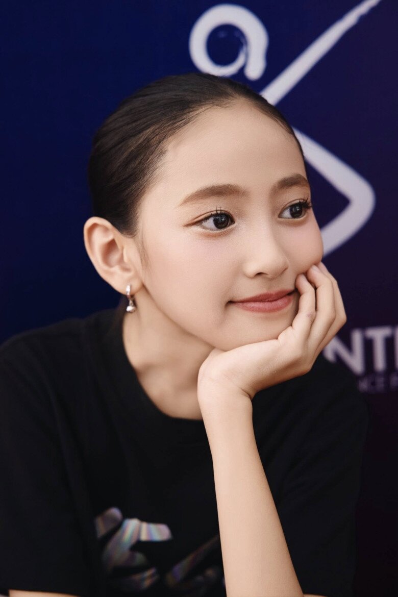 Cô bé chào đời tại Mỹ, khi Hoa hậu Hà Kiều Anh đã ở tuổi 40. Chính vì thế, Viann được bố mẹ và cả nhà hết mực cưng chiều.