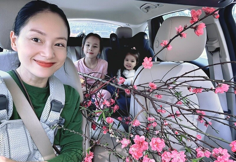 1. Diễn viên Lan Phương - 
Hot mom Lan Phương hào hứng khi được đón Tết Nguyên đán 2026 cùng cả hai cô con gái Lina và Mia.