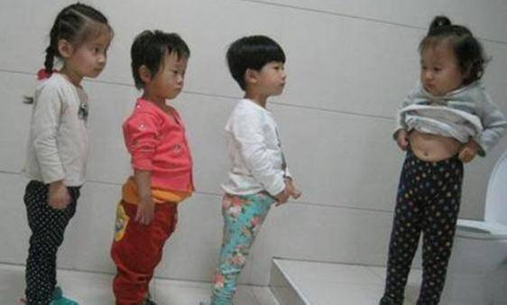 Con đi nhà trẻ về cả tuần không đi vệ sinh, mẹ lên trường chất vấn thì xấu hổ khi nghe lời cô giáo nói - 2