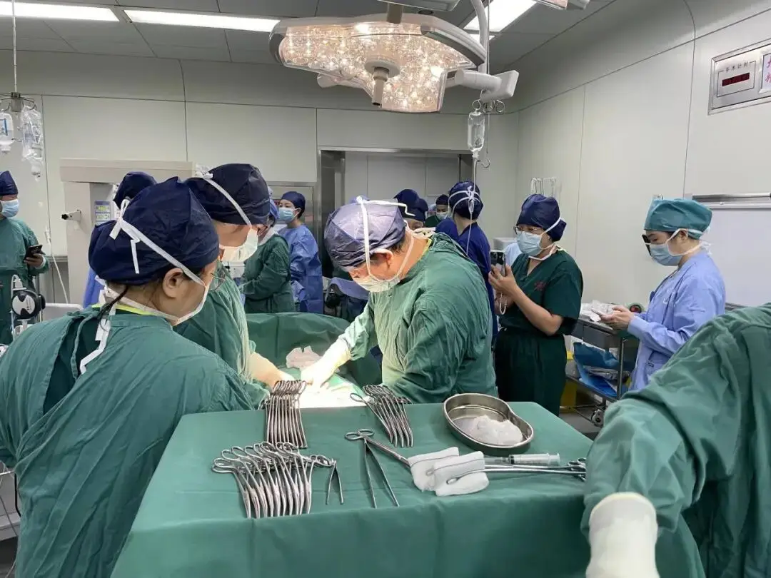 Ca phẫu thuật diễn ra thành công.