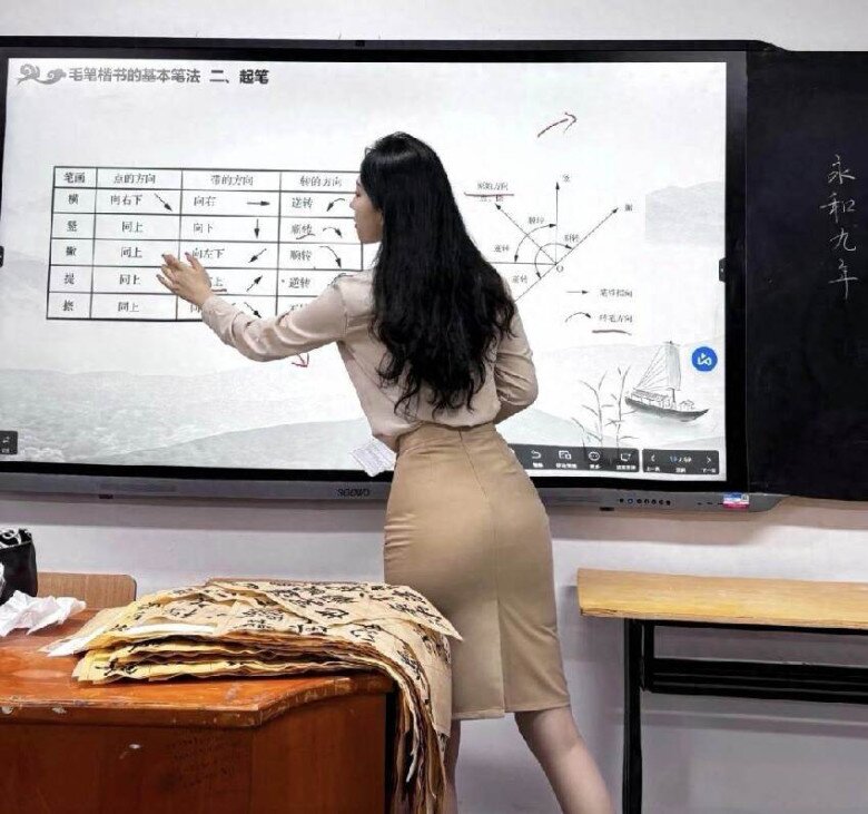 Cô giáo mặc váy ngắn đi dạy bị chụp trộm, mẹ mắng ầm ĩ trong nhóm chat khiến hiệu trưởng phải xin lỗi - 2