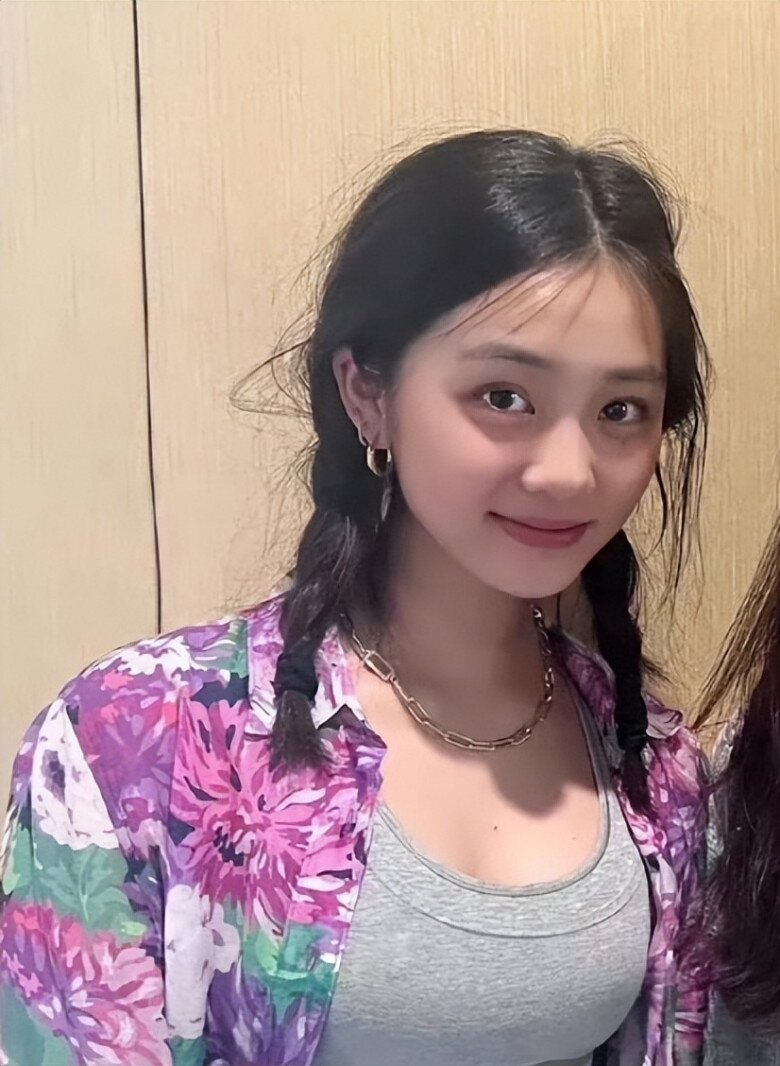 Hot girl nhí amp;#34;Bố ơi! Mình đi đâu thế?amp;#34; gây tranh cãi với vóc dáng phổng phao tuổi dậy thì, nghi PTTM - 7