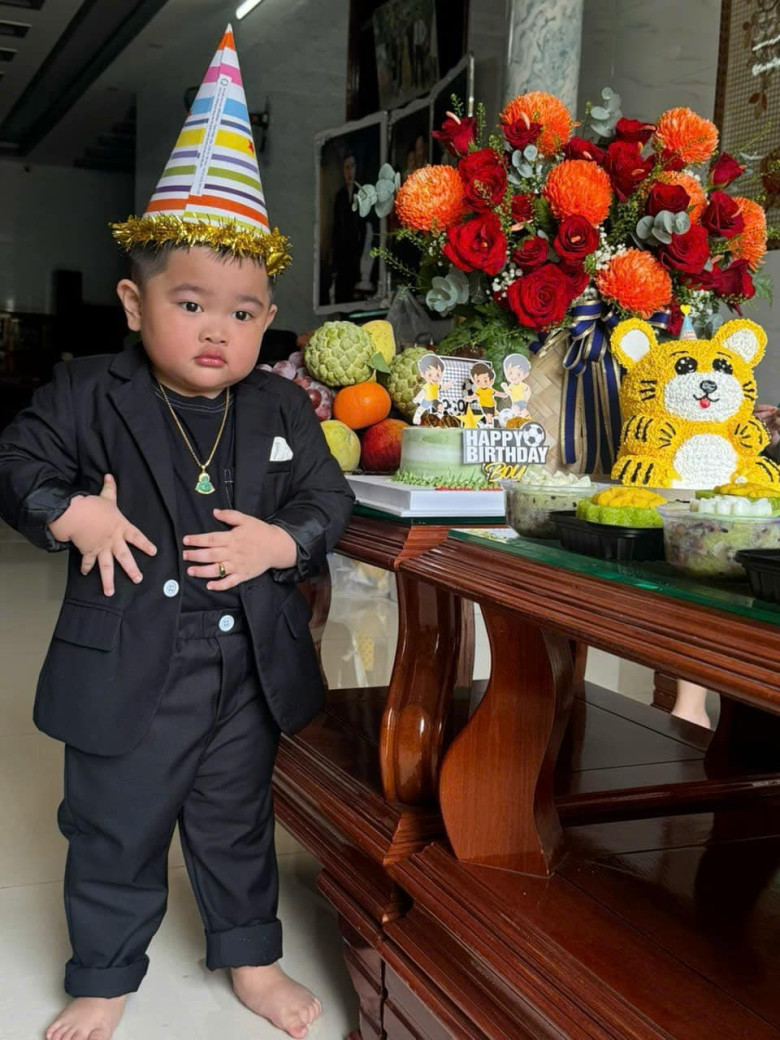 Con trai Lê Dương Bảo Lâm khiến MC nữ xinh đẹp amp;#34;đứng hìnhamp;#34; khi chân thật nói amp;#34;Ba bắt con đi làmamp;#34; trên sân khấu - 4