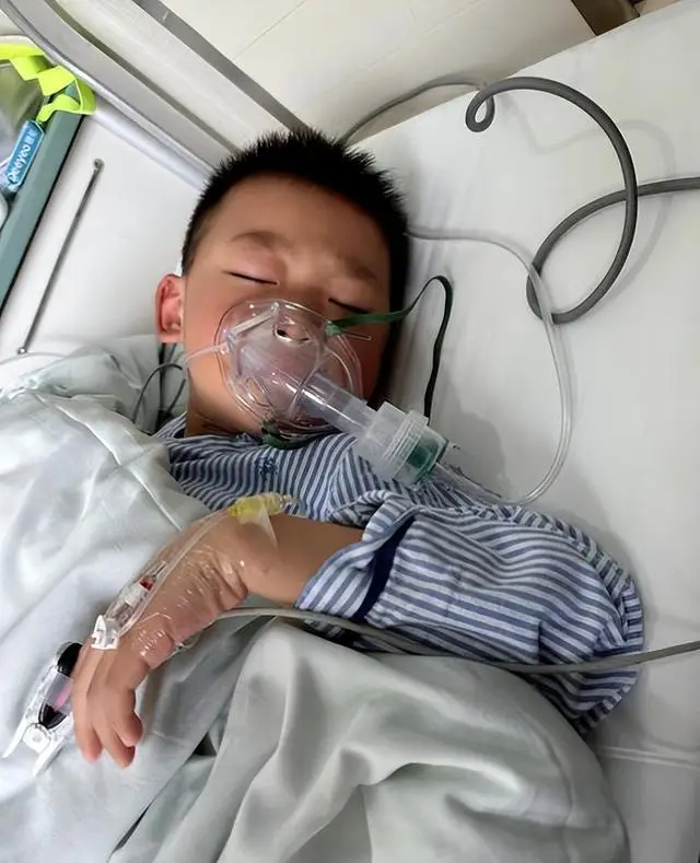 Bé trai 12 tuổi TQ bị ung thư giai đoạn cuối vì ông bà nội chiều, thường xuyên cho cháu ăn món mà nhiều trẻ em Việt thích - 1