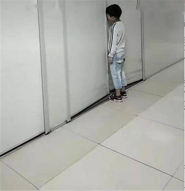 Mẹ vào phòng sinh nhưng mãi không thấy ra, bé trai nói 1 câu với y tá khiến ai cũng nghẹn ngào - 3