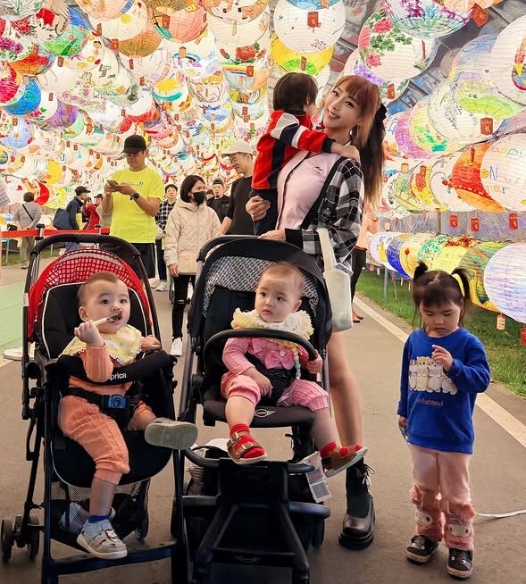 Hoa hậu bikini đẹp nhất thế giới 5 năm sinh 4 con, bị chê bụng quá xấu, sau PTTM ai nhìn cũng câm nín - 11