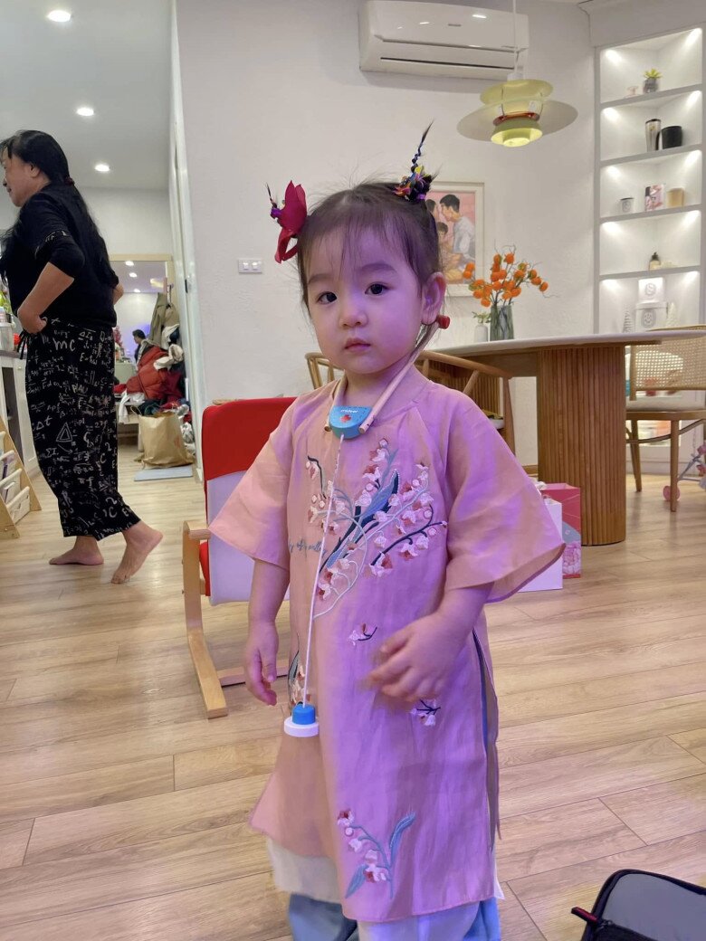 ... lúc lại thùy mị, dịu dàng.