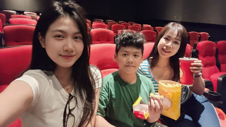 Mặc dù vậy, Mạnh Trường vẫn rất cởi mở, thoải mái nếu con có bạn trai trong tương lai và ông bố cũng đã chuẩn bị trước, nói chuyện với con về tình bạn khác giới.