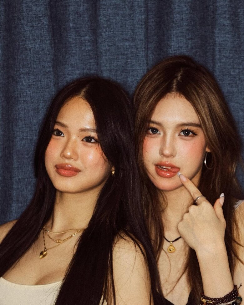 Em gái khoe ảnh chụp trong nhà vệ sinh, hình ảnh nhạy cảm của chị gái hot girl phía sau khiến nhiều người amp;#34;đỏ mặtamp;#34; - 2