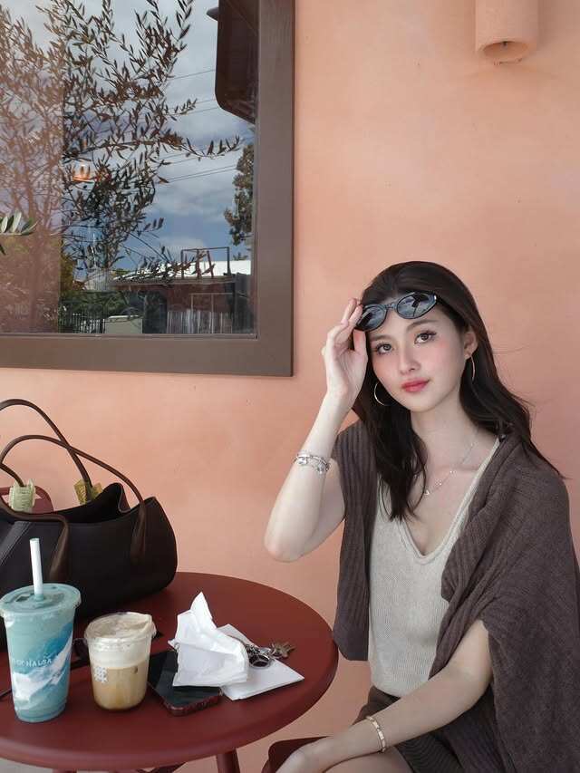 Bé gái được nuôi dưỡng trong nhung lụa, 4 tuổi xách túi hiệu nghìn đô đi chơi và cái kết khi trưởng thành - 5