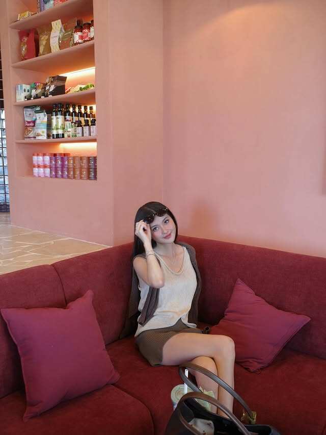 Bé gái được nuôi dưỡng trong nhung lụa, 4 tuổi xách túi hiệu nghìn đô đi chơi và cái kết khi trưởng thành - 6