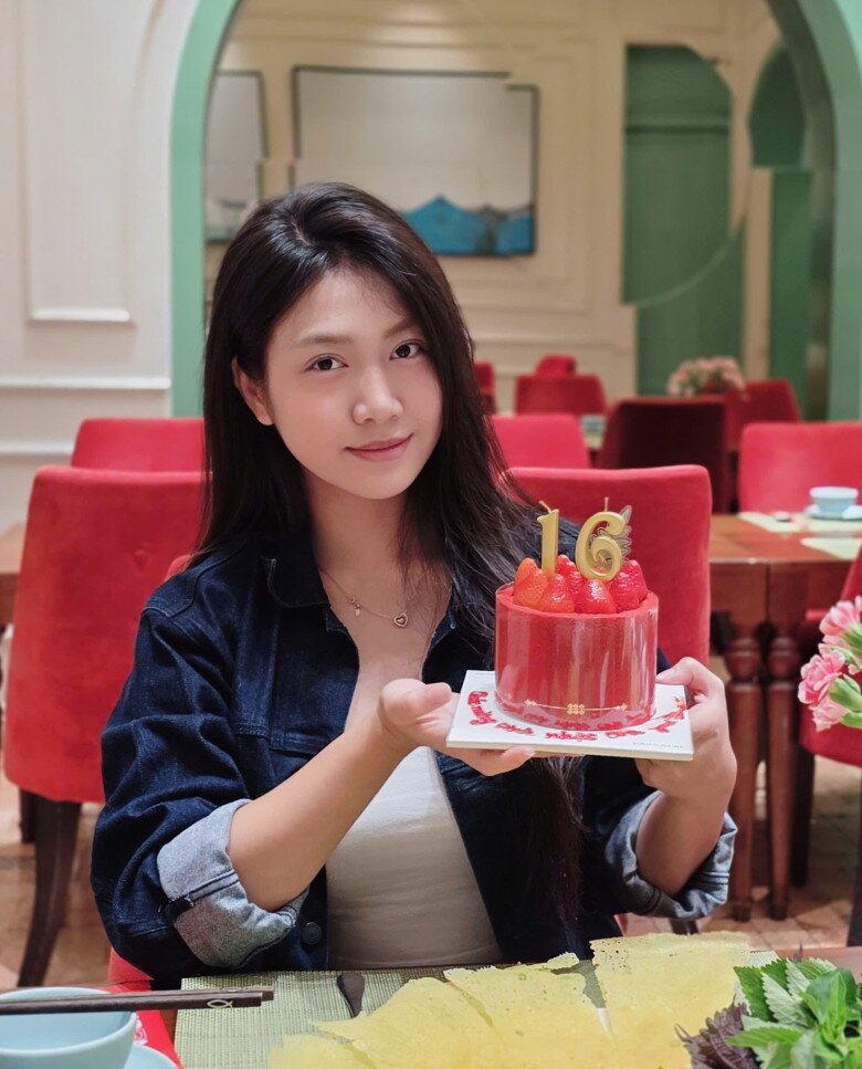 Diễn viên Mạnh Trường trong phim có tình nhân là hot girl kém 16 tuổi, vợ con ngoài đời gây bất ngờ - 8