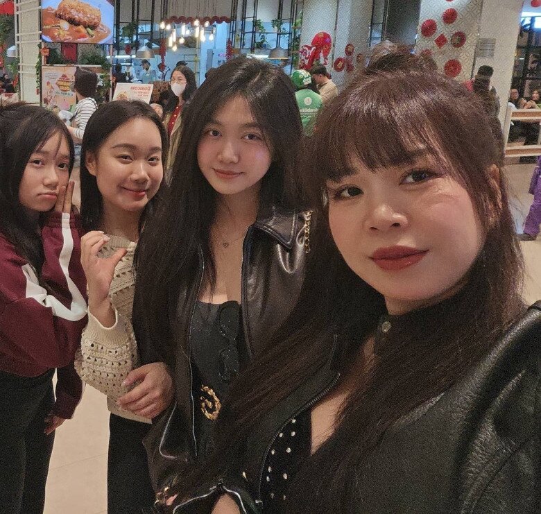 Nhiều người không khỏi bất ngờ khi cô bé Chíp đáng yêu, hoạt bát từng gây sốt trong chương trình Bố ơi mình đi đâu thế nay đã lớn phổng phao, ra dáng thiếu nữ với vóc dáng cao gần bằng bố. 