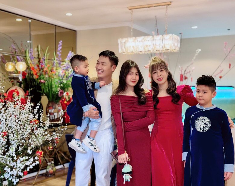 Thậm chí, một số dân mạng còn gợi ý con gái của Mạnh Trường nên thi hoa hậu khi đủ tuổi.