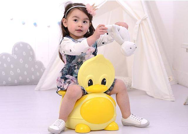 Con đi nhà trẻ về cả tuần không đi vệ sinh, mẹ lên trường chất vấn thì xấu hổ khi nghe lời cô giáo nói - 4