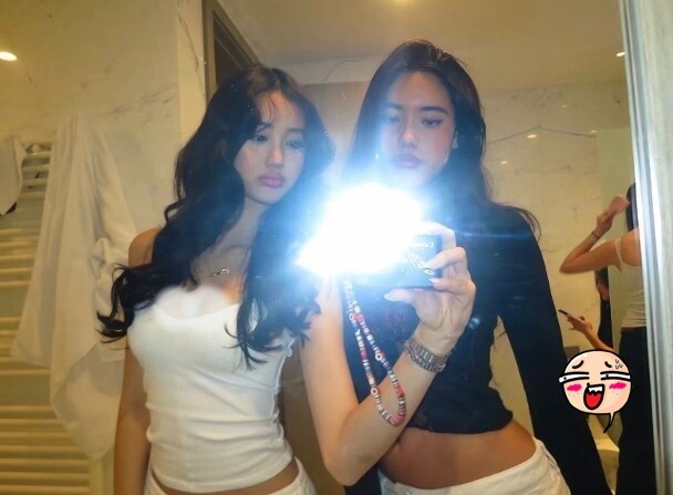 Em gái khoe ảnh chụp trong nhà vệ sinh, hình ảnh nhạy cảm của chị gái hot girl phía sau khiến nhiều người amp;#34;đỏ mặtamp;#34; - 1