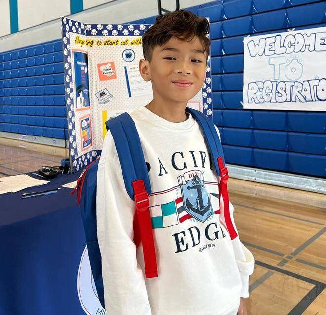 Cậu nhóc được khen ngợi càng lớn càng điển trai, có nhiều nét giống mẹ Thụy Anh.