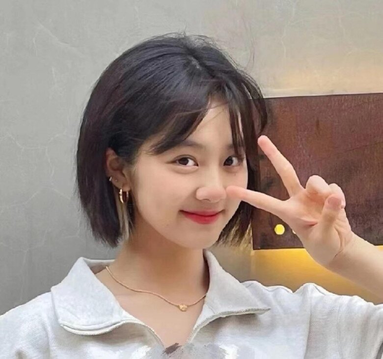 Hot girl nhí amp;#34;Bố ơi! Mình đi đâu thế?amp;#34; gây tranh cãi với vóc dáng phổng phao tuổi dậy thì, nghi PTTM - 1