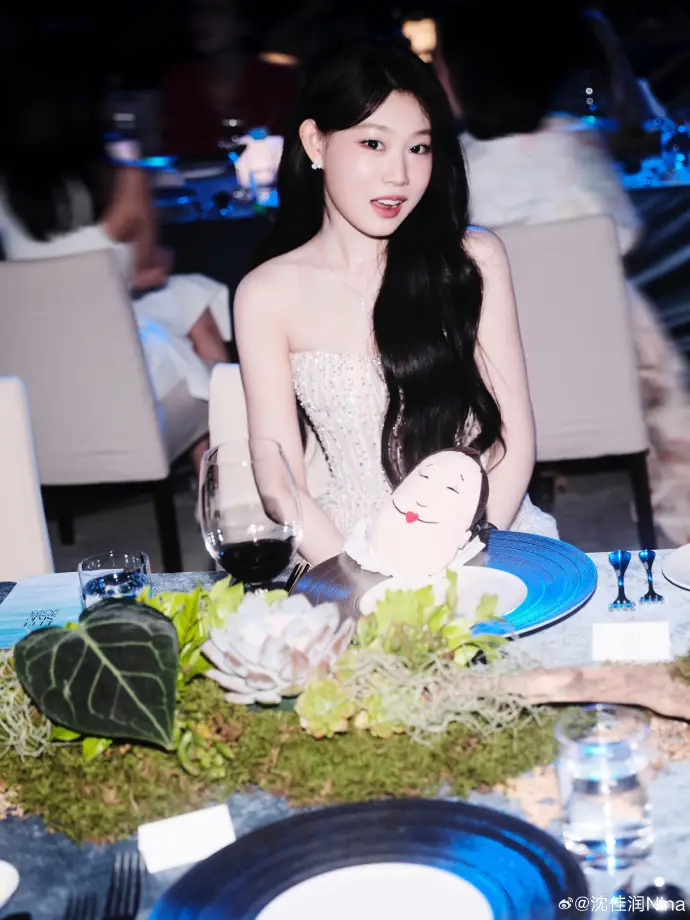 Bị chê ngoại hình, bé gái Bố ơi! Mình đi đâu thế? nói amp;#34;vì giống bốamp;#34;, khi trưởng thành chuẩn Hoa hậu tương lai - 2